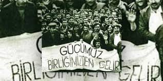 Gelecek araştırmalar, yanlış bilincin nörobiyolojik belirteçleri üzerine daha derinlemesine çalışmalar yapabilir veya toplumsal hareketlerin ve kolektif eylemlerin bireysel ve kolektif beyin üzerindeki etkilerini inceleyebilir. Ayrıca, eğitim sistemlerinde ve medya stratejilerinde bu nöropsikososyal bulguların nasıl daha etkin kullanılabileceği üzerine pratik uygulamalı araştırmalar da büyük önem taşımaktadır. Unutulmamalıdır ki, dünyayı değiştirmek için atılacak her adım, öncelikle onu doğru bir şekilde anlamaktan geçer. Yanlış bilinçle mücadele, sadece sömürü mekanizmalarını ifşa etmekle kalmayacak, aynı zamanda insan bilincini özgürleştirerek gerçek bir toplumsal devrimin yolunu açacaktır.